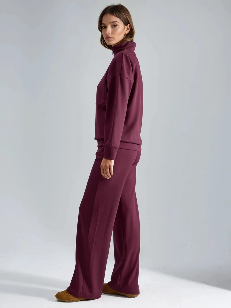 هيكاب طقم نسائي واسع الساق بياقة بسحاب من مجموعة بيرسان